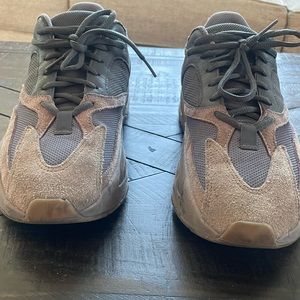 Adidas Yeezy Boost 700